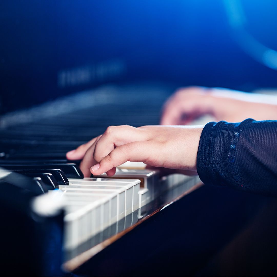 Elton John Story - Piano Player Elton John Story - Piano Player